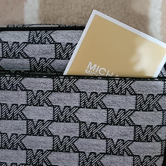 Michael Kors Crossbody - Picture 6 of 12